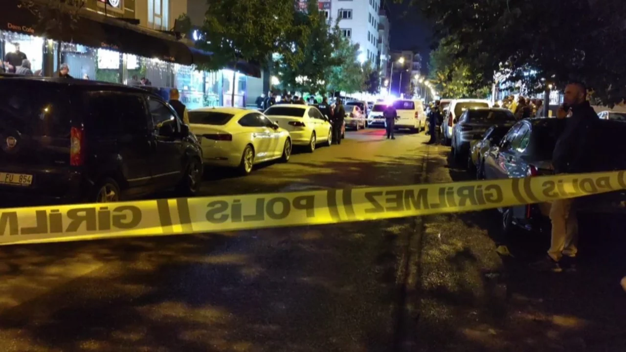 Motosikletle gelen kar maskeli 2 kişi iş yerine ateş açtı!