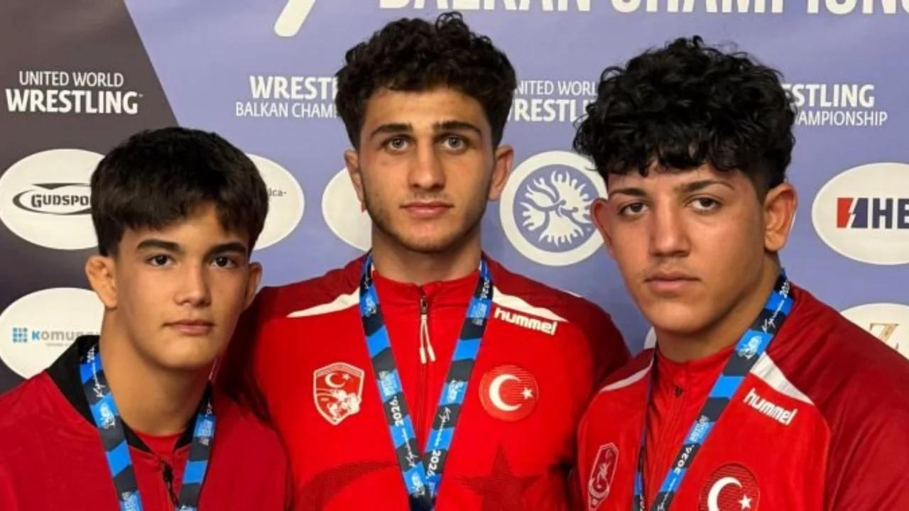 Büyükşehir Belediyesporlu güreşçilerden Bursa'ya 3 madalya birden...