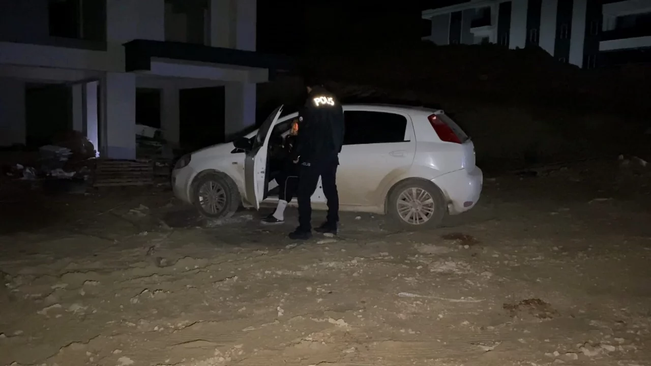 "Cinler mi s&uuml;r&uuml;yor bu arabayı?" Bursa'da akılalmaz anlar!