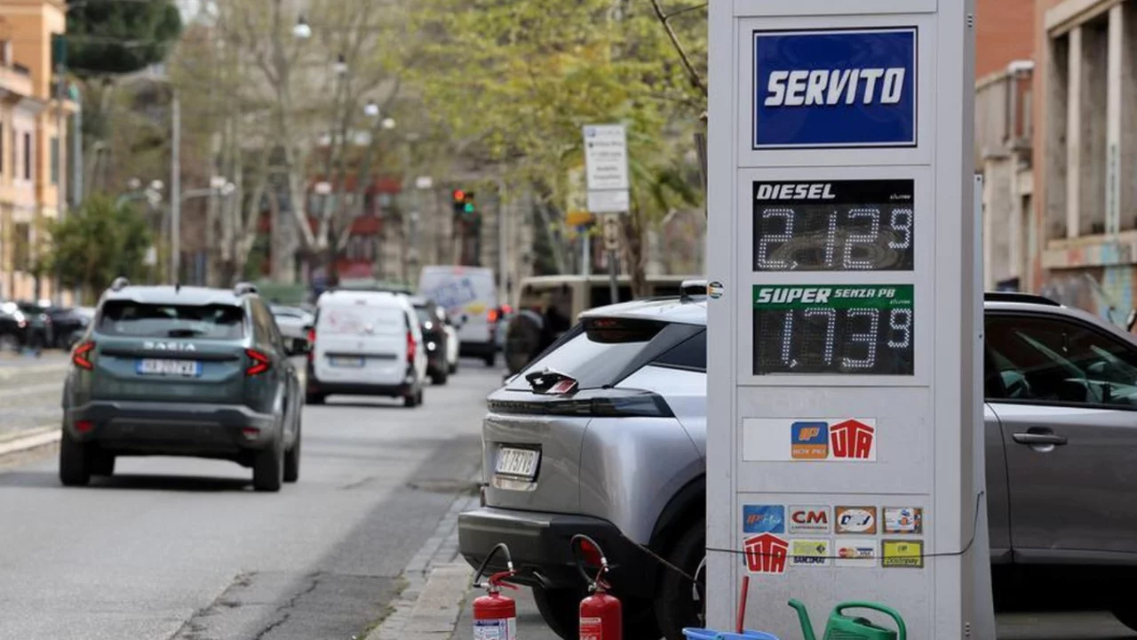 G7, dört ayda rezervlerinden 100 milyon varile kadar dizel ve petrol ürünü salacak