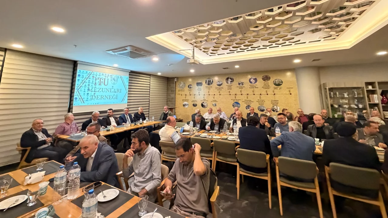 Bursa'da ekonomi gündemi: Enflasyon, enerji ve yapay zek&acirc; yatırımları konuşuldu