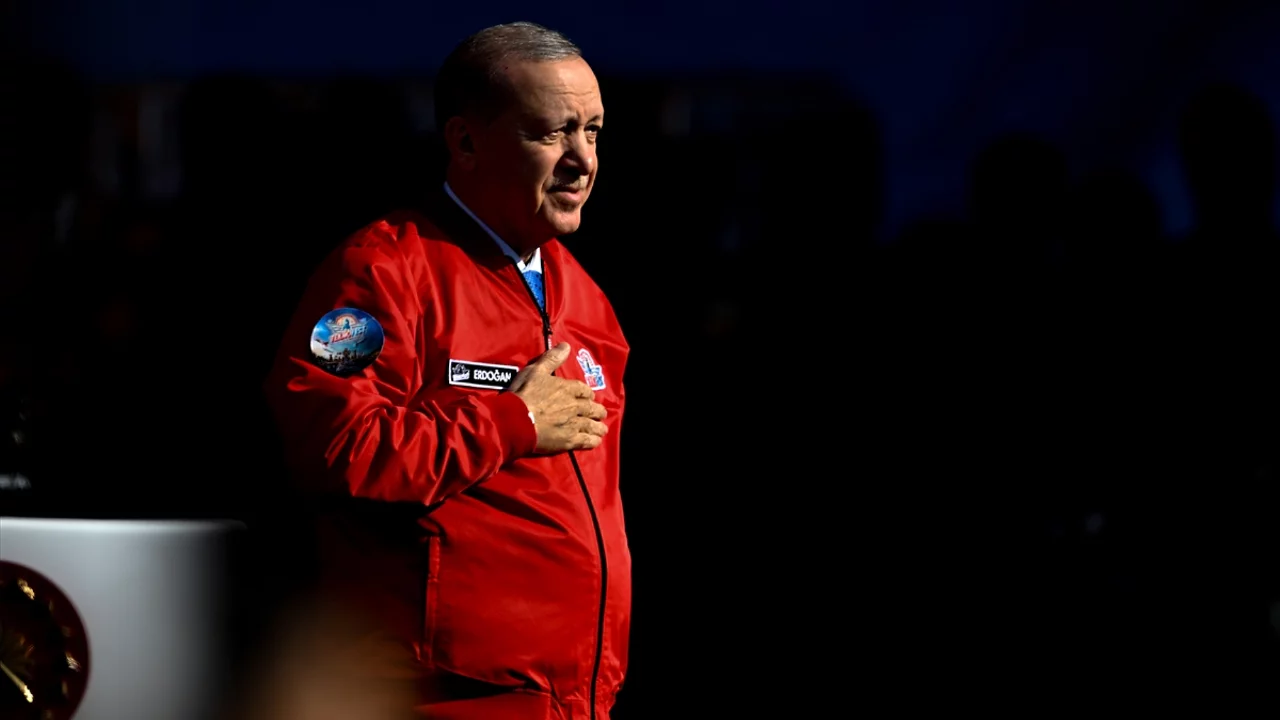Cumhurbaşkanı Erdoğan: "Milletin malına el uzatanların yaptıkları yanlarına kalmayacak"