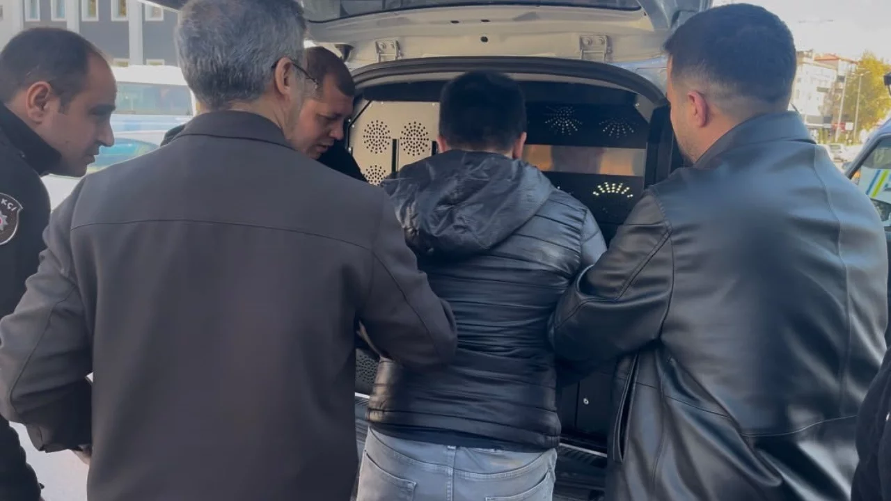 20 yıl hapis cezasıyla aranan firari h&uuml;k&uuml;ml&uuml; yakalandı