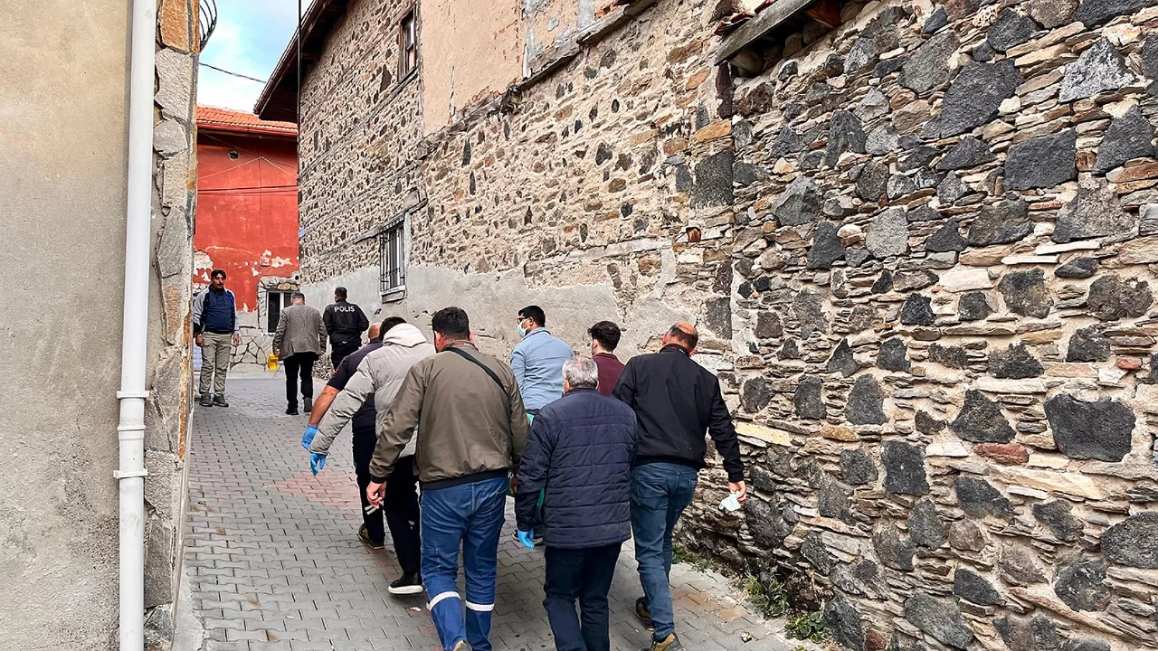 Bir kişi evinde &ouml;l&uuml; bulundu