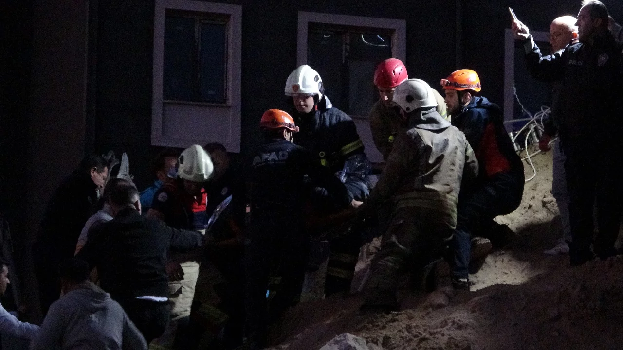 &Ccedil;OM&Uuml; Yerleşkesi'nde toprak kayması: 2 iş&ccedil;i kurtarıldı