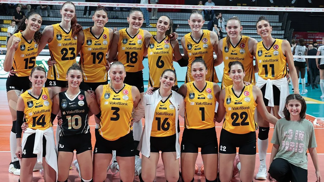 VakıfBank, Beşiktaş'ı yenerek sezona galibiyetle başladı