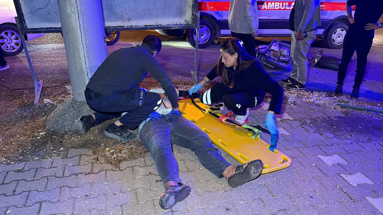 Motosiklet ile otomobil &ccedil;arpıştı: 2 yaralı