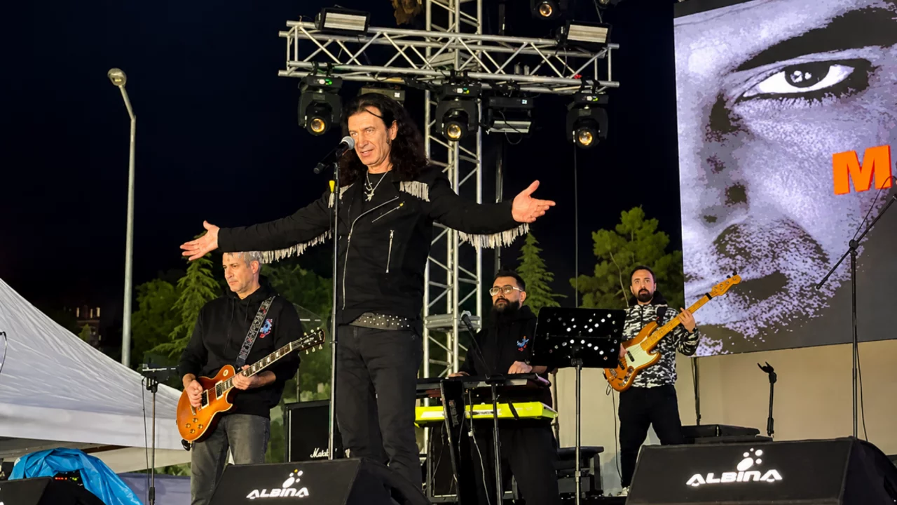 90'lı yıllara damga vurmuştu! Yeniden sahnede