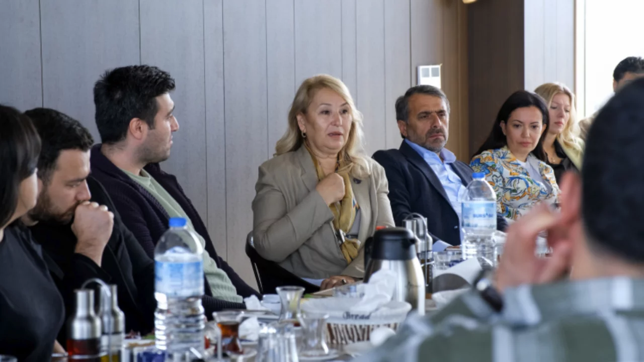 Bursa Barosu Başkan Adayı Sibel Özbudak, Gemlik'te avukatlarla buluştu