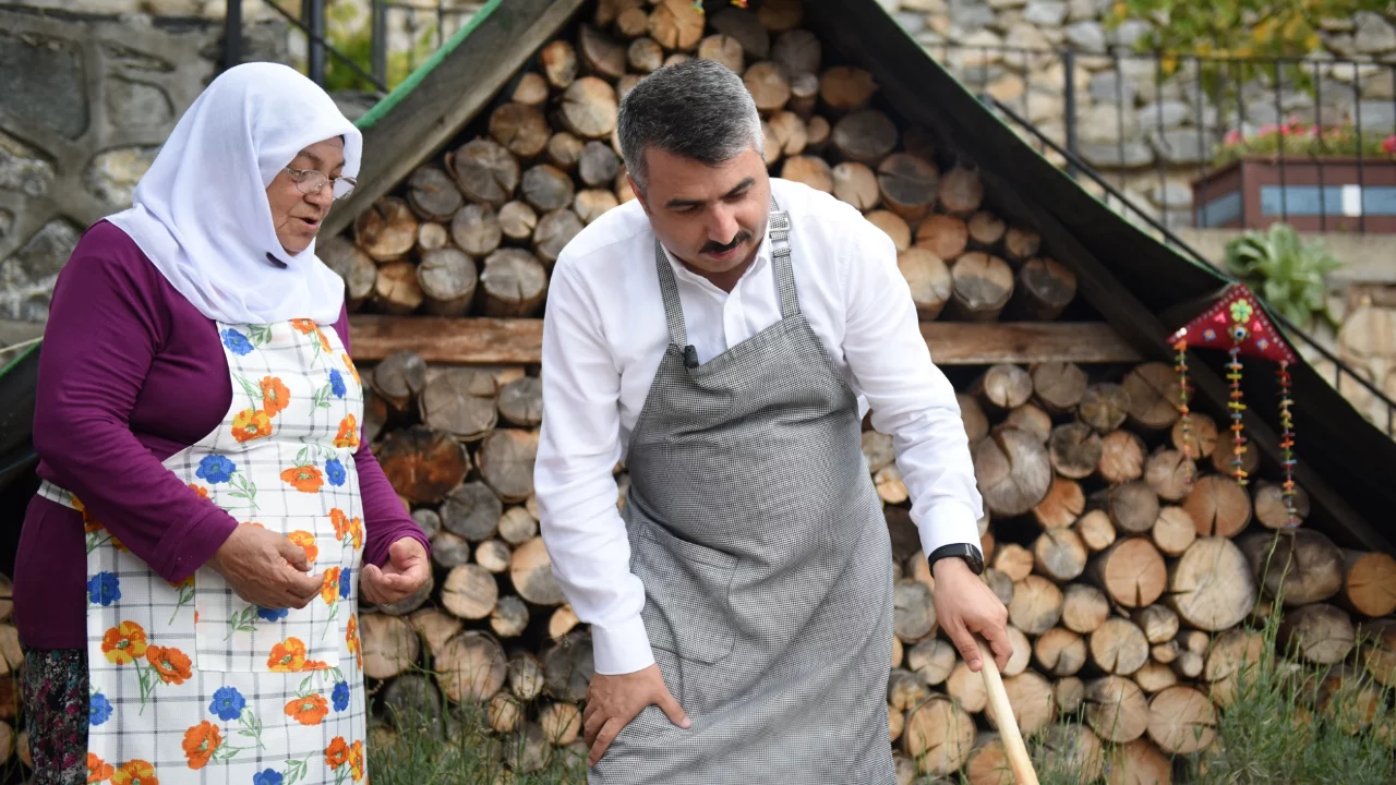 Yıldırım'da kadın emeği ekonomiye d&ouml;n&uuml;ş&uuml;yor! 15 kooperatif kuruldu, binlerce kadın &uuml;retime katıldı