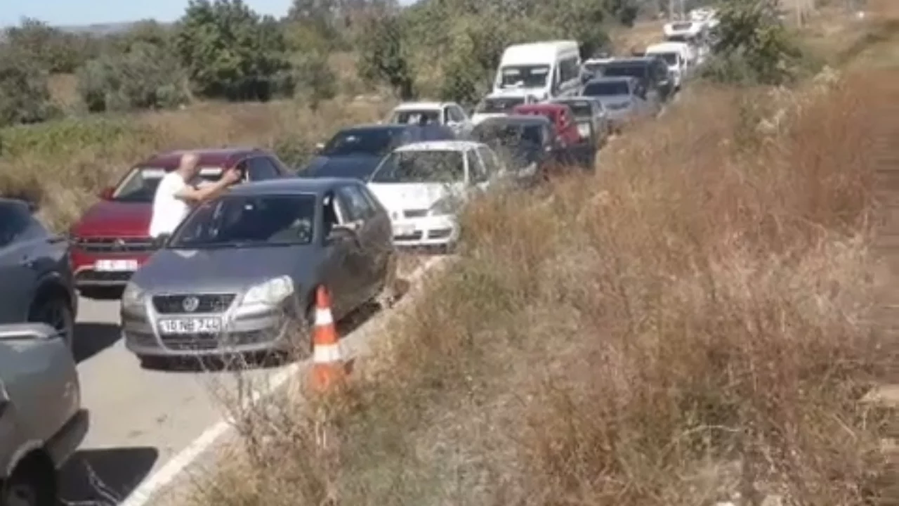 Bursa - Çanakkale yolu kilit! Açılması gereken saatte açılmadı, kuyruk uzadıkça uzadı