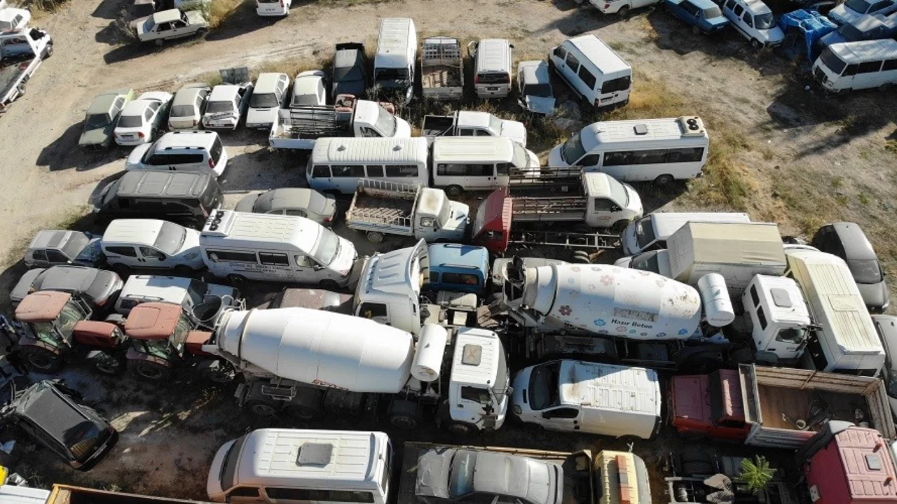 Bursa'da sanayi sitelerinde alarm! Terk edilmiş ara&ccedil;lar g&uuml;venlik riski oluşturuyor