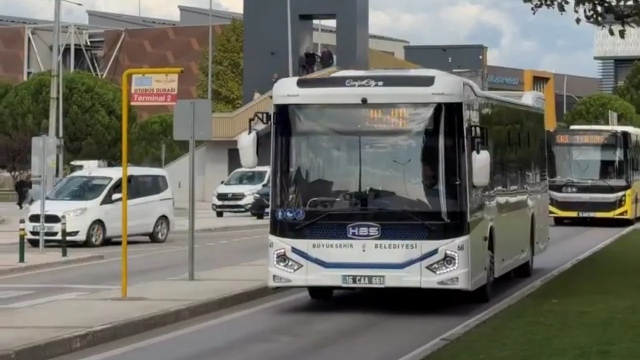 Bursa'da toplu ulaşımda b&uuml;y&uuml;k d&ouml;n&uuml;ş&uuml;m başladı! Elektrikli otob&uuml;sler sahaya indi