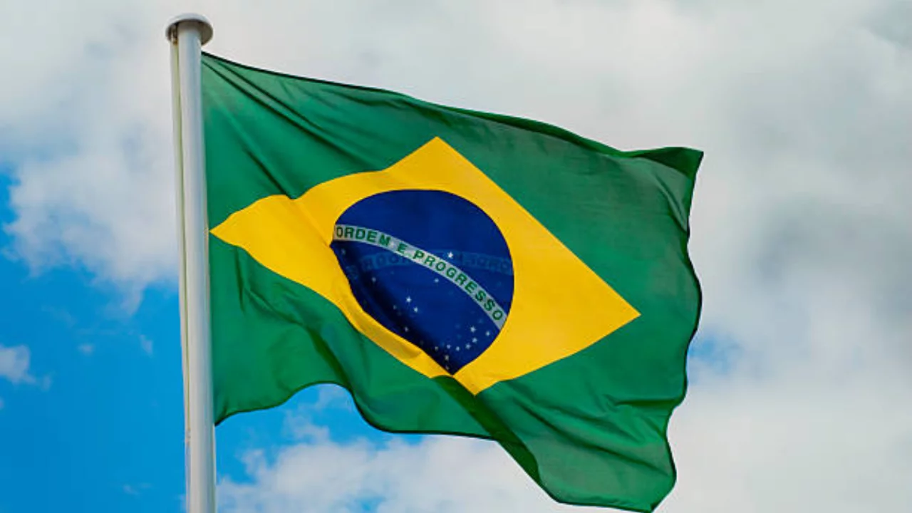 Brezilya'da kritik se&ccedil;im: Lula ile Bolsonaro'nun oğlu sandık yarışında