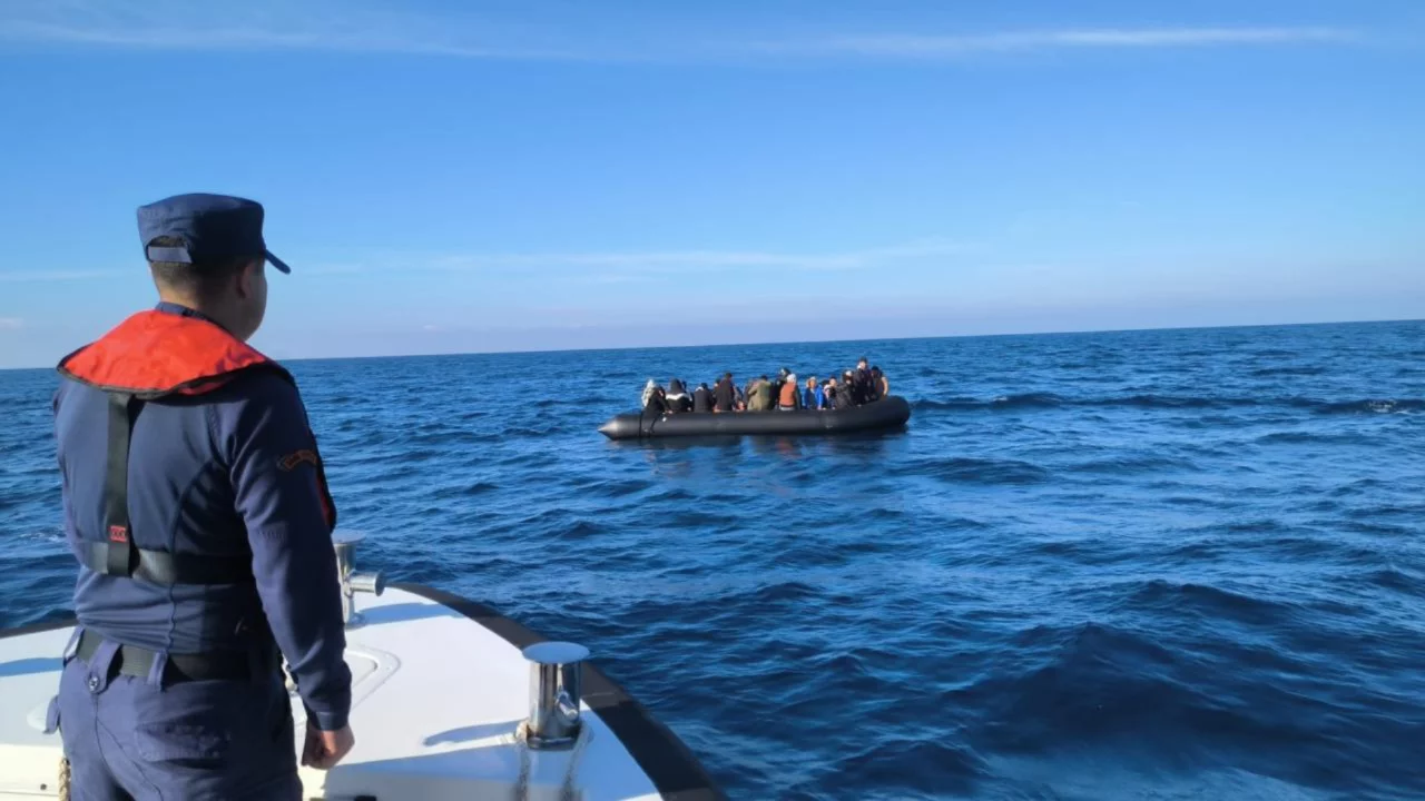 Antalya'da d&uuml;zensiz g&ouml;&ccedil; operasyonu: 19 g&ouml;&ccedil;men ve 3 organizat&ouml;r yakalandı