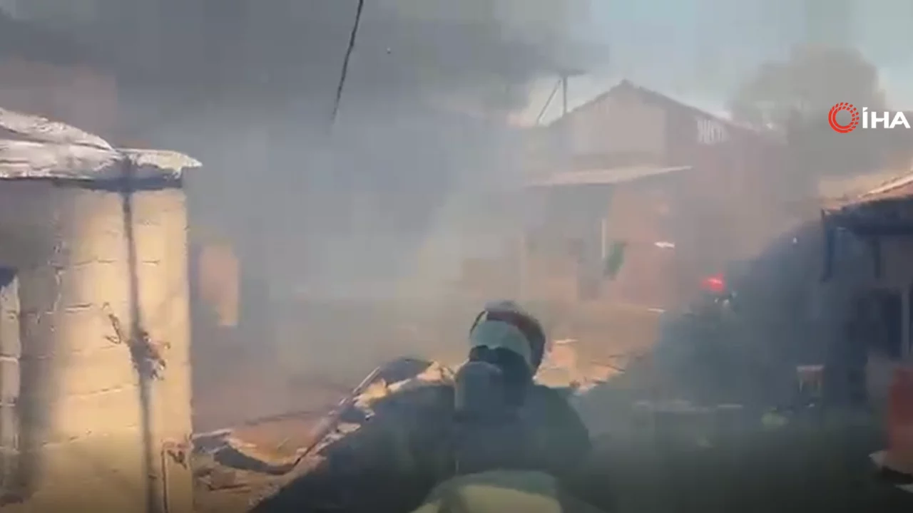 Bursa'da alevler bir anda y&uuml;kseldi! Yangın &ccedil;evre yapılara sı&ccedil;radı