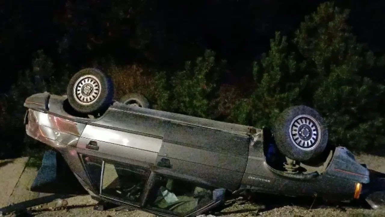 &Ccedil;orum-Samsun yolunda feci kaza: Devrilen otomobilde 2 &ccedil;ocuk yaralandı