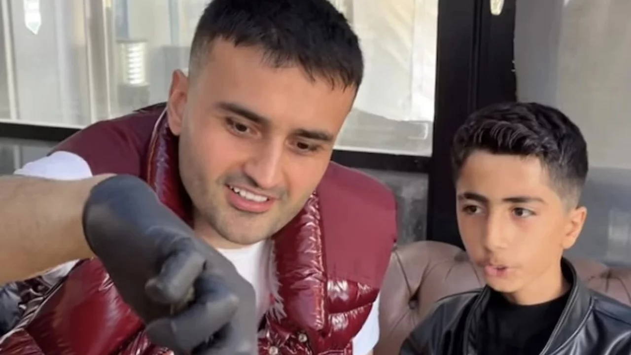 CZN Burak'tan gönülleri ısıtan buluşma! Ünlü müzisyen Amir'le bir araya geldi