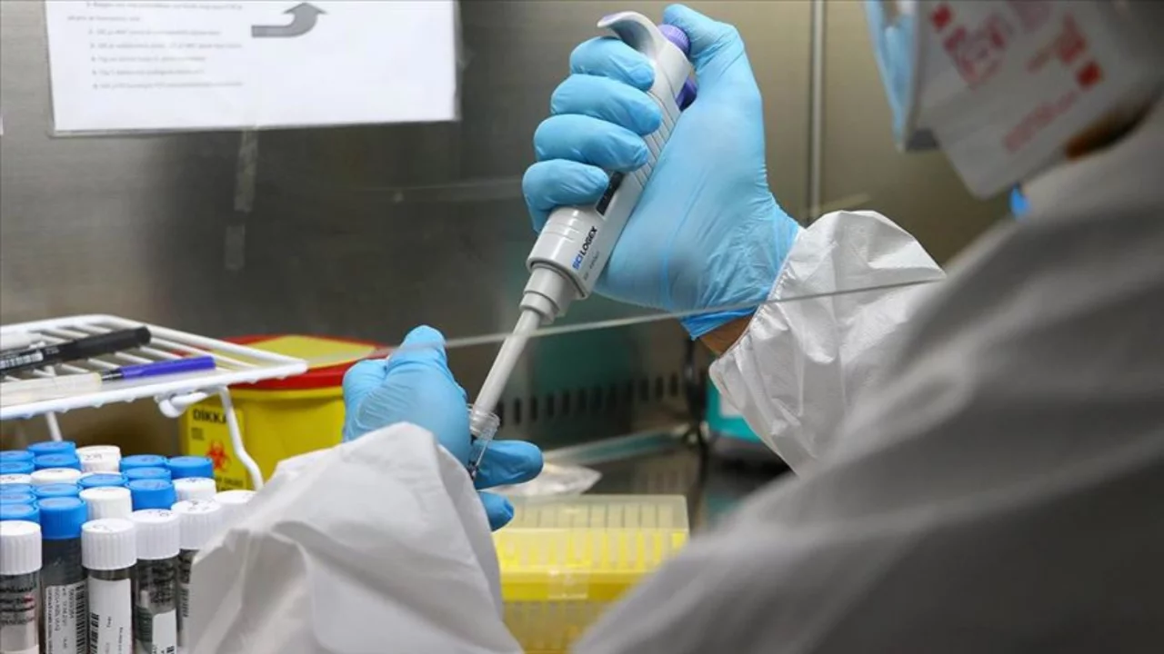 Araştırma laboratuvarında ş&uuml;pheli &ouml;l&uuml;m! Kırık t&uuml;p iddiası g&uuml;ndeme bomba gibi d&uuml;şt&uuml;