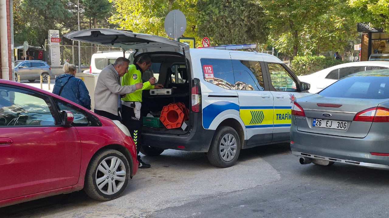 Otomobilin &ccedil;arptığı yaşlı adam yaralandı