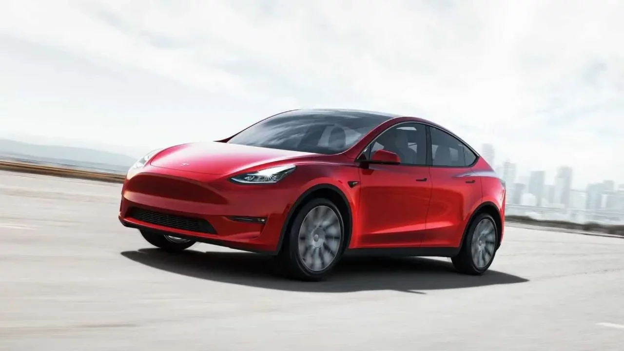Tesla FSD'de iki b&uuml;y&uuml;k soruna el atıyor: G&uuml;ncelleme yolda