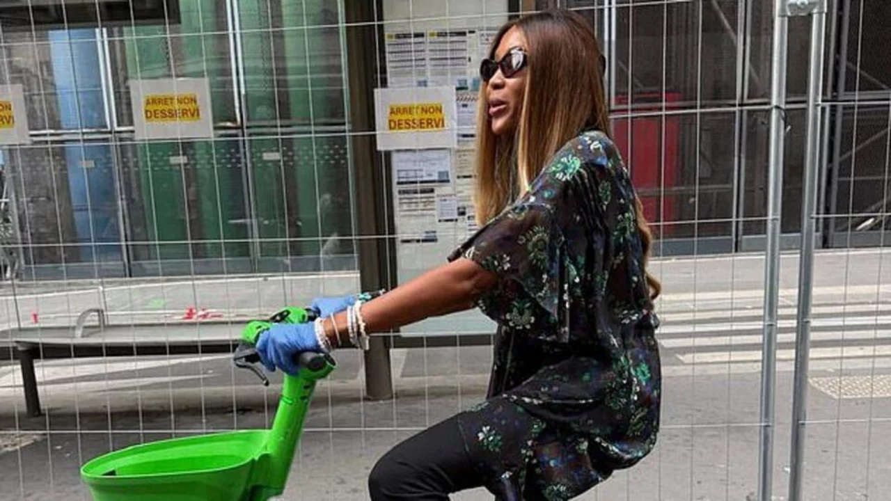 Naomi Campbell'dan dikkat çeken bisiklet hamlesi! Binmeden önce yaptığı şaşırttı