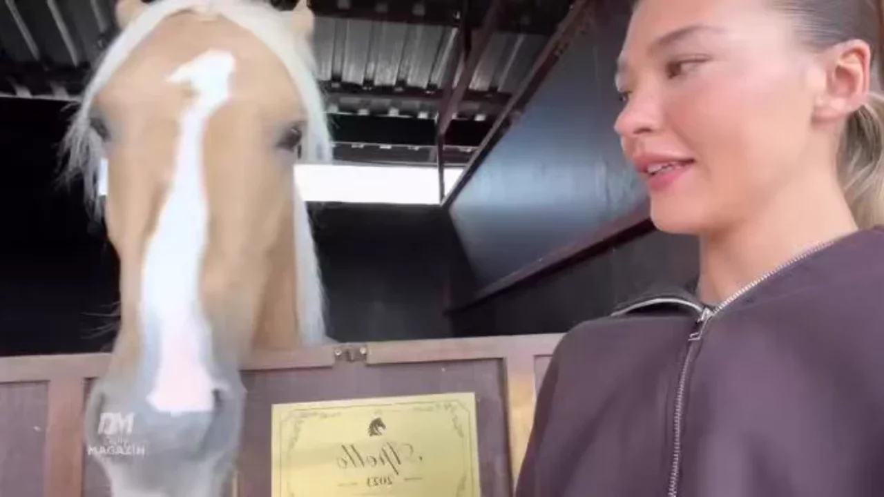 Melisa Döngel atı severken neye uğradığını şaşırdı! Bir anda omzundan ısırdı