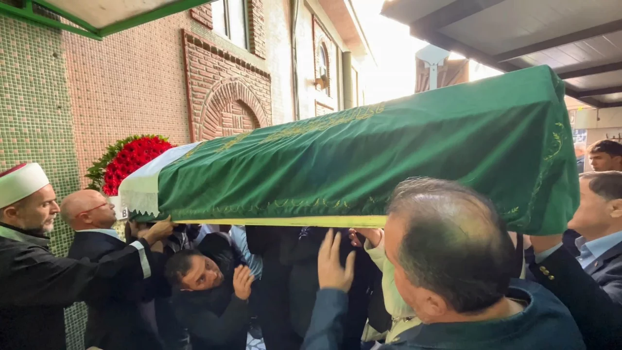 Bursa'da spor camiasını yasa boğan &ouml;l&uuml;m! Gen&ccedil; şampiyon son yolculuğuna uğurlandı