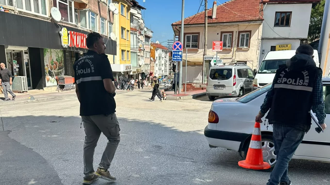 Kendilerine firma &ccedil;alışanı s&uuml;s&uuml; verip 1 milyon liralık kablo &ccedil;aldılar