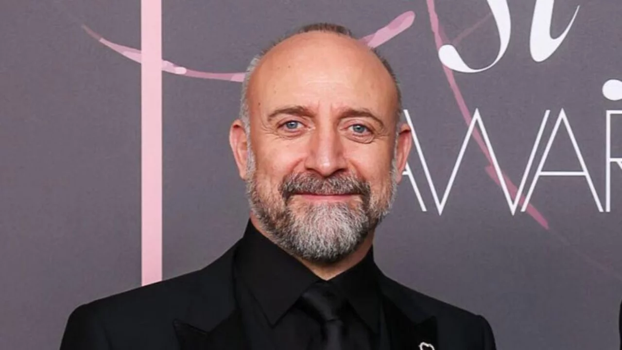 Halit Ergen&ccedil; Nişantaşı'nda elektrikli motosikletle g&ouml;r&uuml;nt&uuml;lendi! Kasksız yolculuğu dikkat &ccedil;ekti