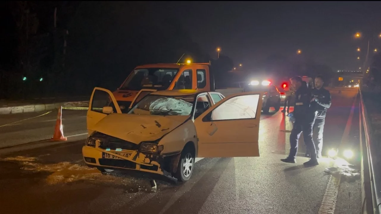 Bursa'da karşıya ge&ccedil;mek isterken otomobil &ccedil;arptı! Yayadan acı haber