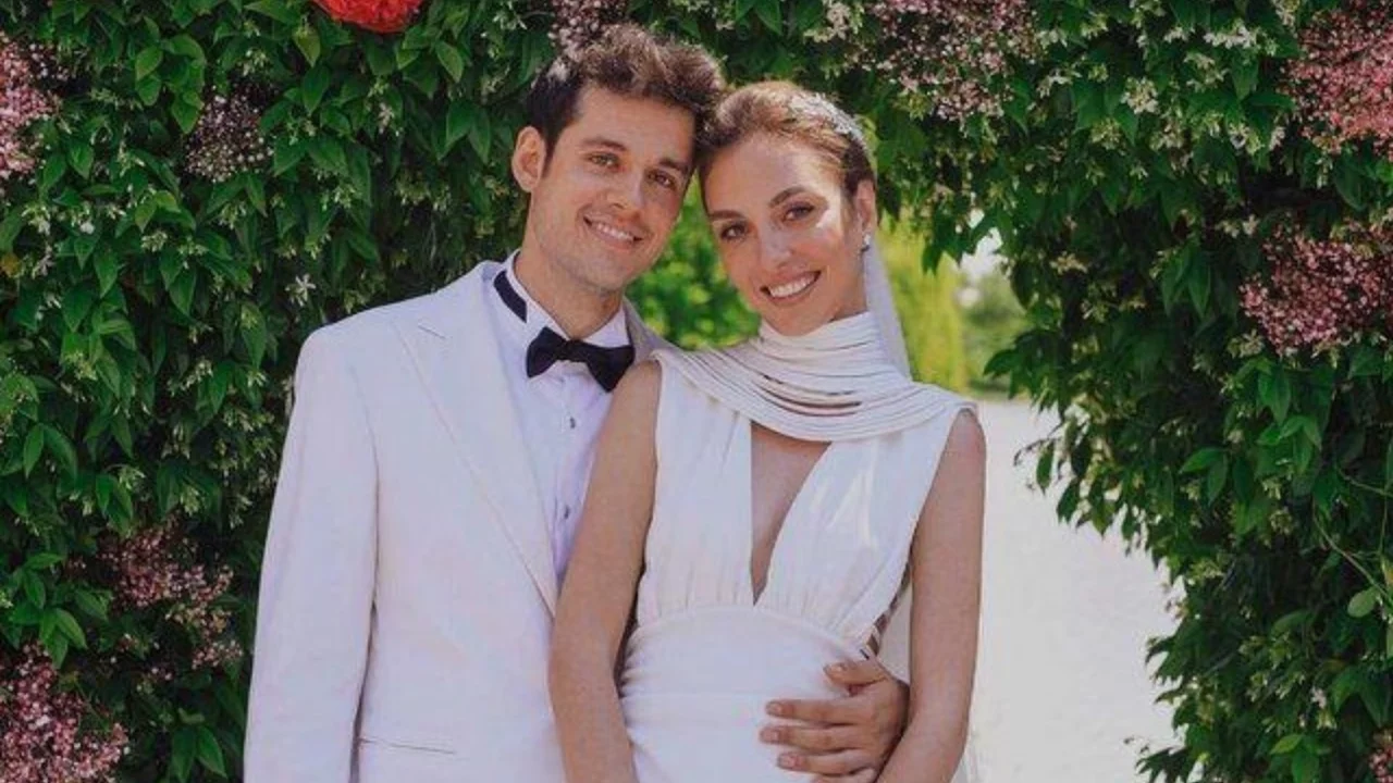 Orkun Işıtmak ve Merve Yorgancılar'dan m&uuml;jdeli haber! İlk bebeklerini bekliyorlar
