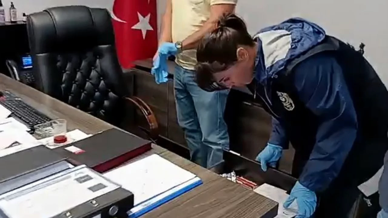 Şehri sarsan yolsuzluk soruşturması! 2 belediye başkanı tutuklandı