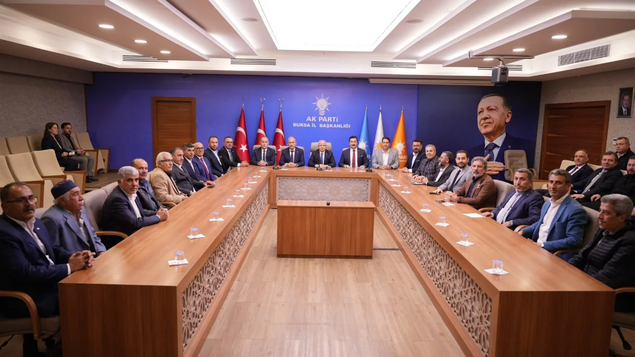 Yenişehir'de iki meclis &uuml;yesi AK Parti saflarına katıldı