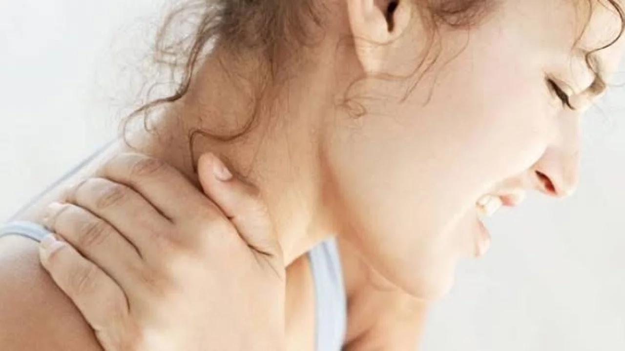 Boyun ağrısına ne iyi gelir? Boyun ağrısını hafifletmenin yolları