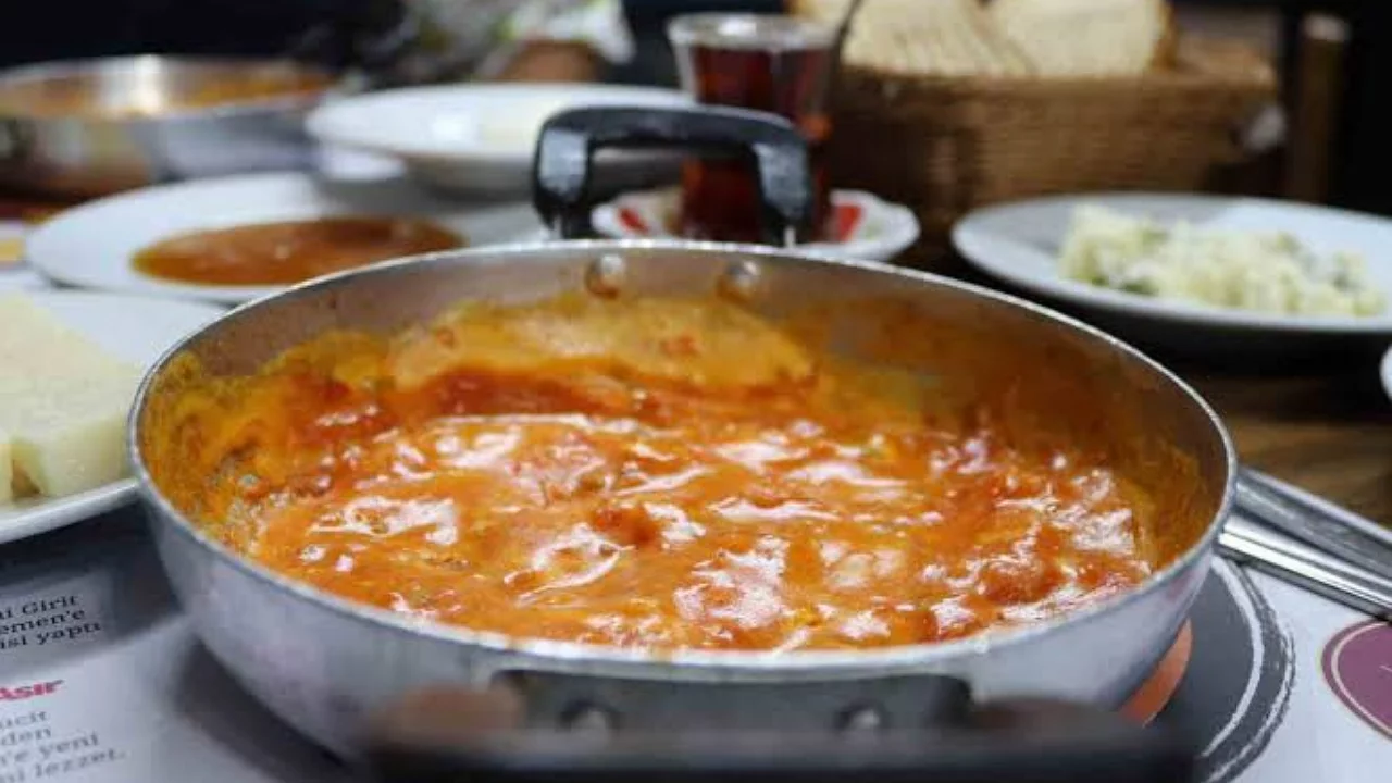 Menemen nasıl yapılır? Sulu veya kuru olmaması için püf noktaları