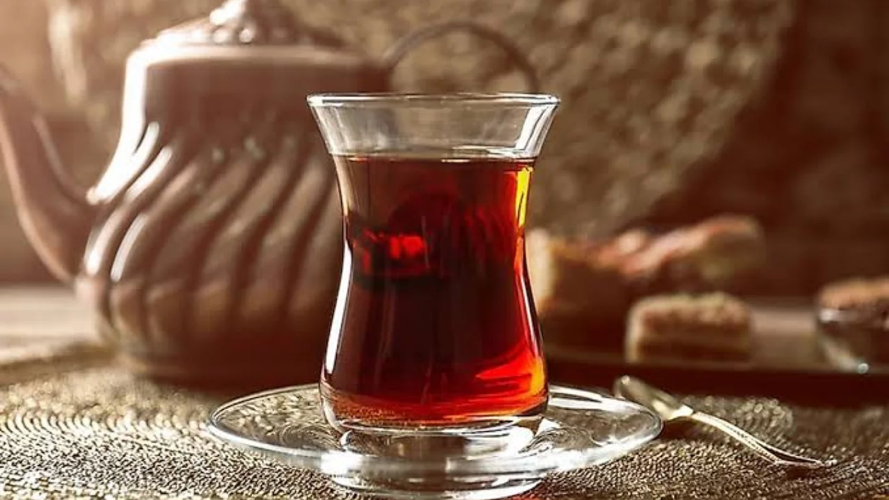 Çayın tadı neden acı olur? Demlikte acılaşan çayın lezzetini düzeltmenin yolları