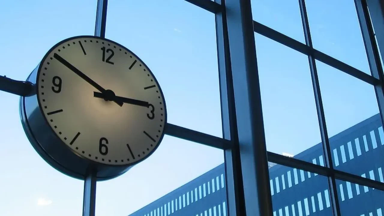 Saatler Geri Alınacak Mı? 2026 Kış Saati Uygulaması Ne Zaman Başlayacak? T&uuml;rkiye'de Saatler Değişecek Mi?
