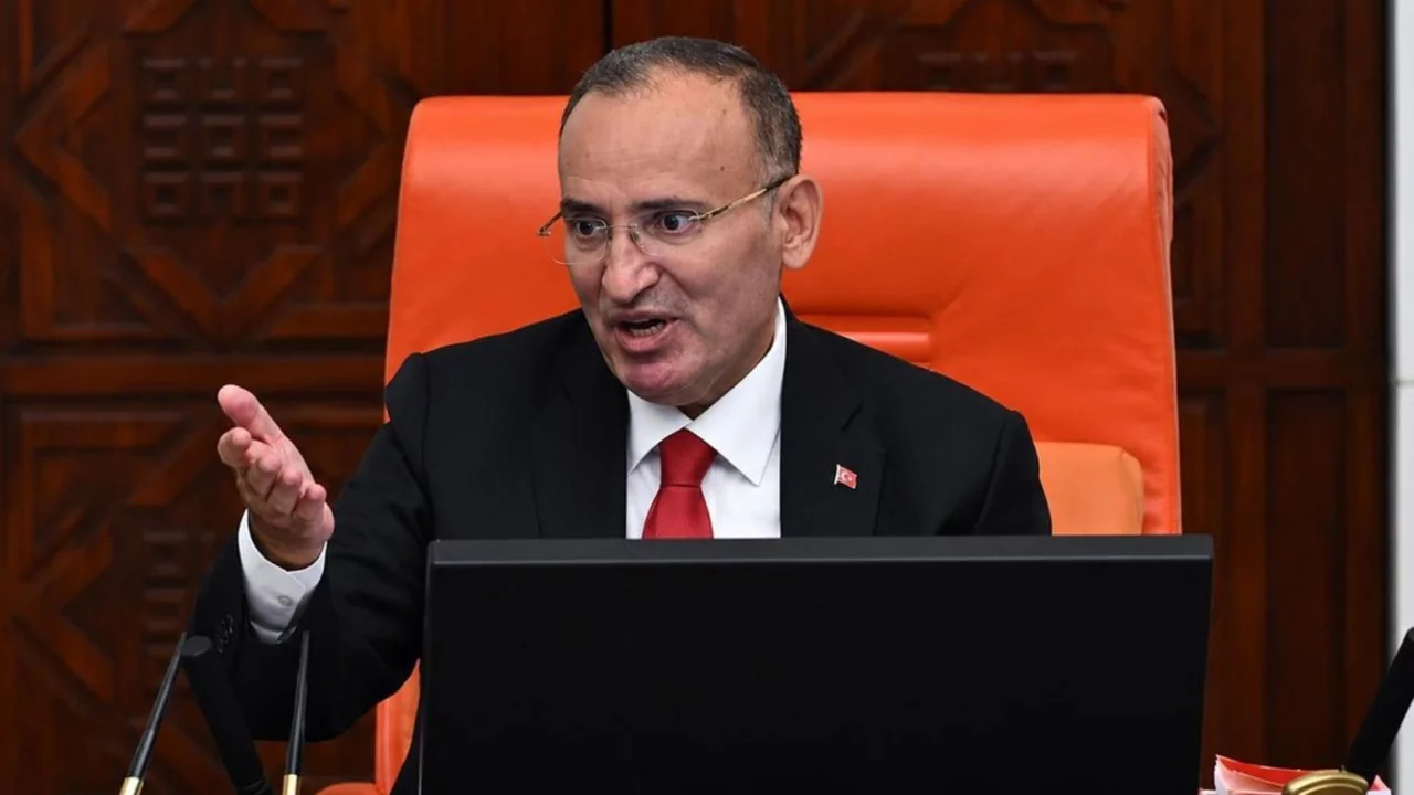 Son hali g&uuml;ndem yaratmıştı! Bekir Bozdağ'dan şoke eden istifa kararı