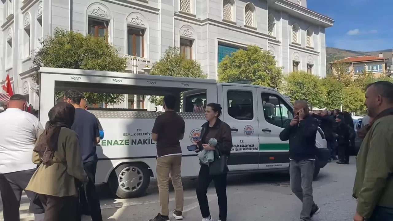 Bursa'da öldürülen yaşlı çift son yolculuğuna uğurlandı
