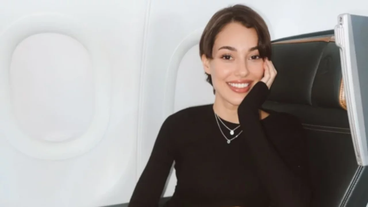 Dilan Çiçek Deniz çocukluk fotoğraflarıyla geçmişe döndü! Babasına yazdığı not dikkat çekti