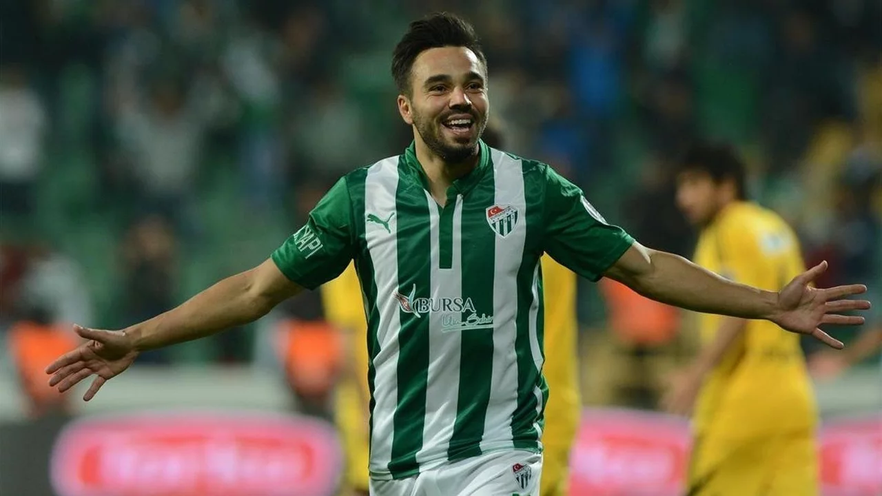 Bursa'dan çıkan milli futbolcu Volkan Şen kimdir?