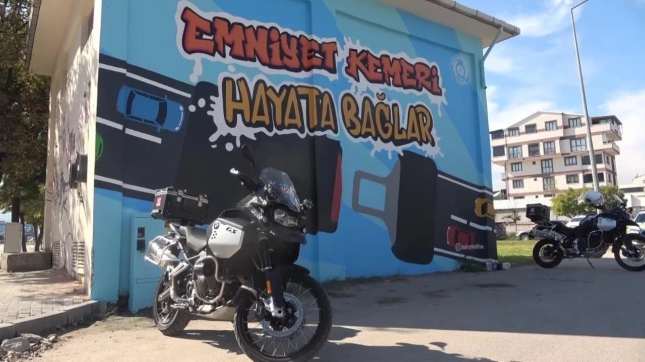 Bursa'da trafolar emniyet kemeri için uyarıyor