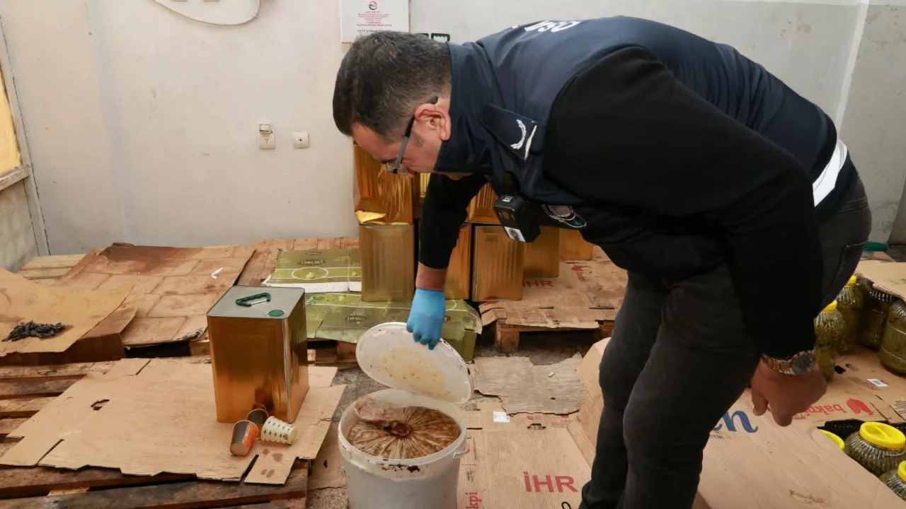 Bursa'da gıda skandalı! İhbar &uuml;zerine gidildi, iğren&ccedil; tablo ortaya &ccedil;ıktı...