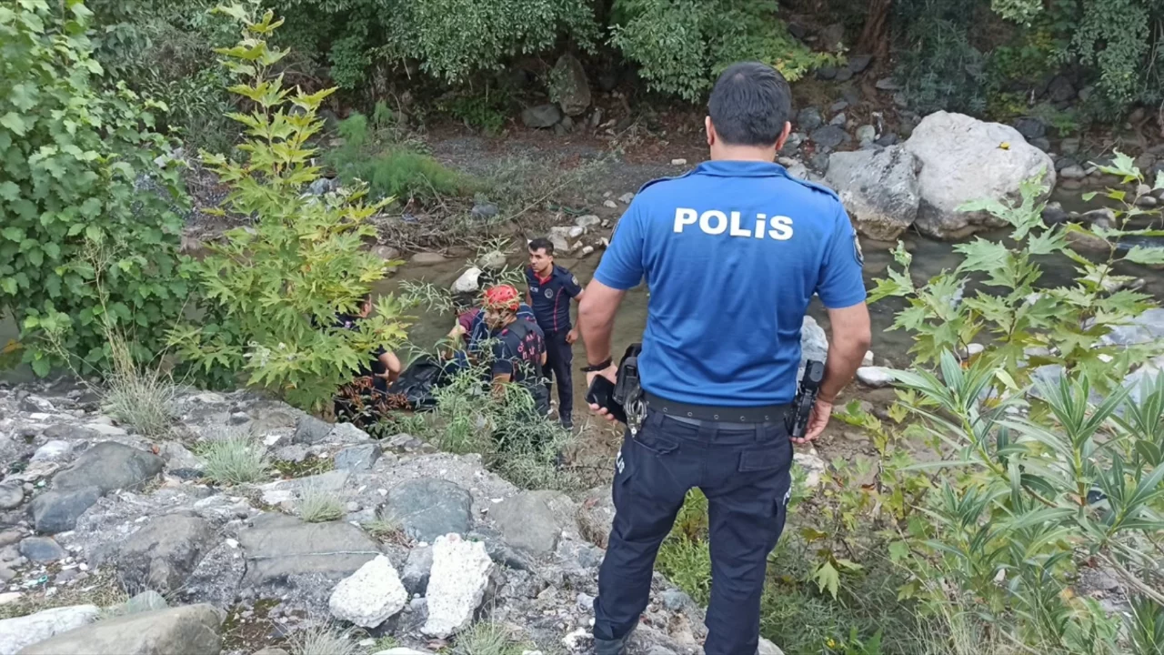 Dere yatağında erkek cesedi bulundu! Ekipler olay yerine sevk edildi