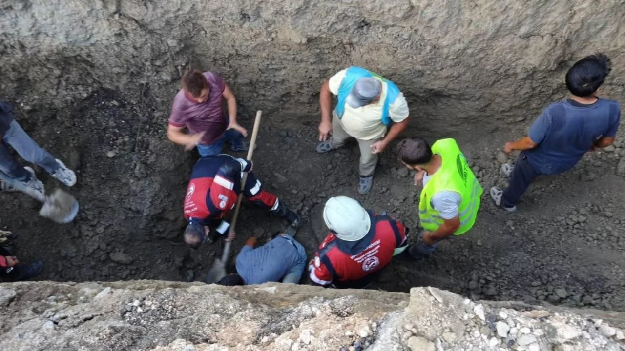 Hatay'da altyapı &ccedil;alışmasında g&ouml;&ccedil;&uuml;k: 1 iş&ccedil;i toprak altında kaldı