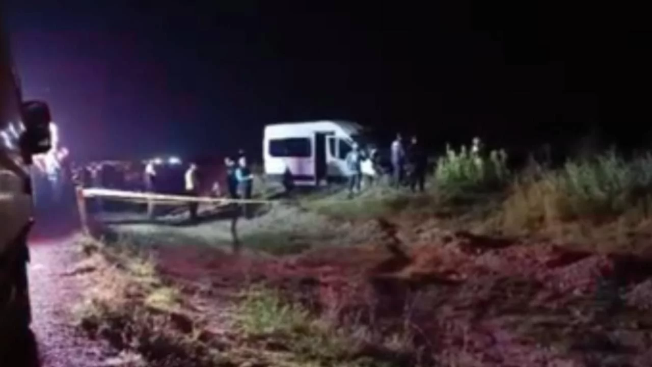 İşçi servisleri iş makinesine çarptı: 1 kişi hayatını kaybetti, 15 yaralı
