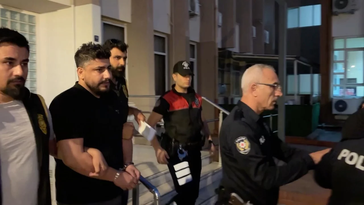 Taziye ziyaretine gittiği Aydın'da yakalandı: Cinayet ş&uuml;phelilerini taşıdığı &ouml;ne s&uuml;r&uuml;l&uuml;yordu