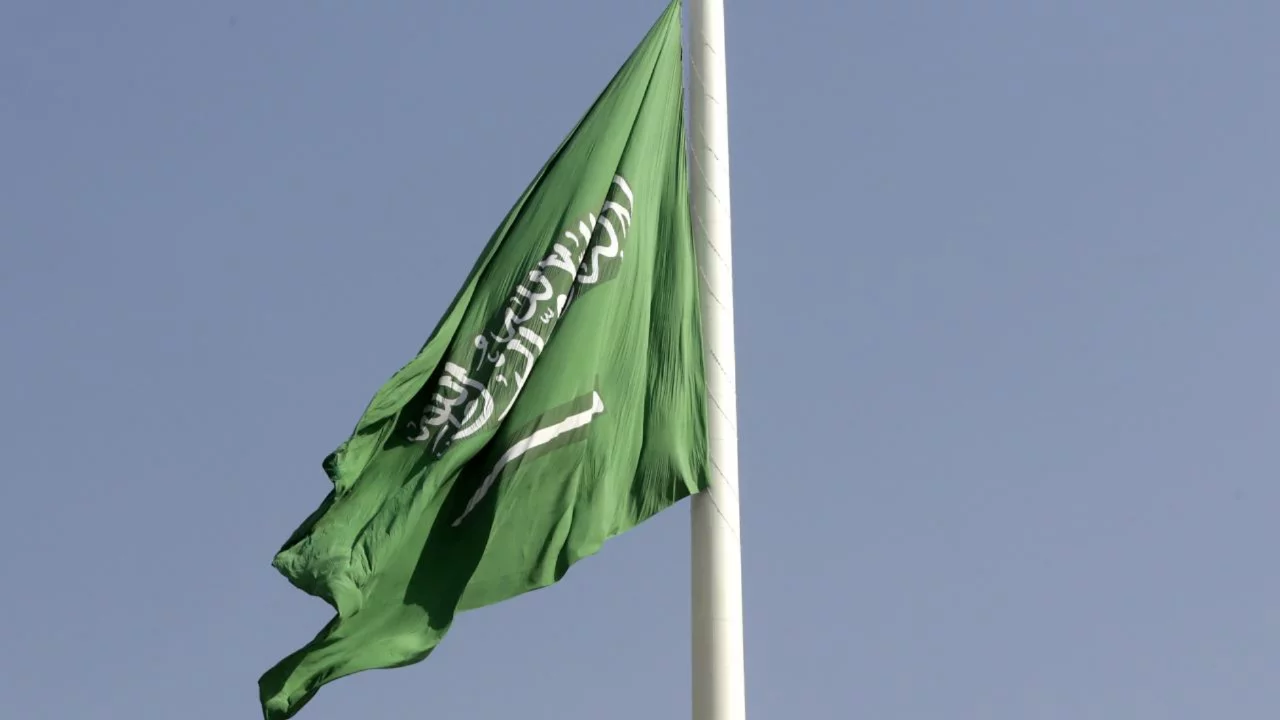 Suudi Arabistan'da havalimanlarına saldırı: Ölü ve yaralılar var
