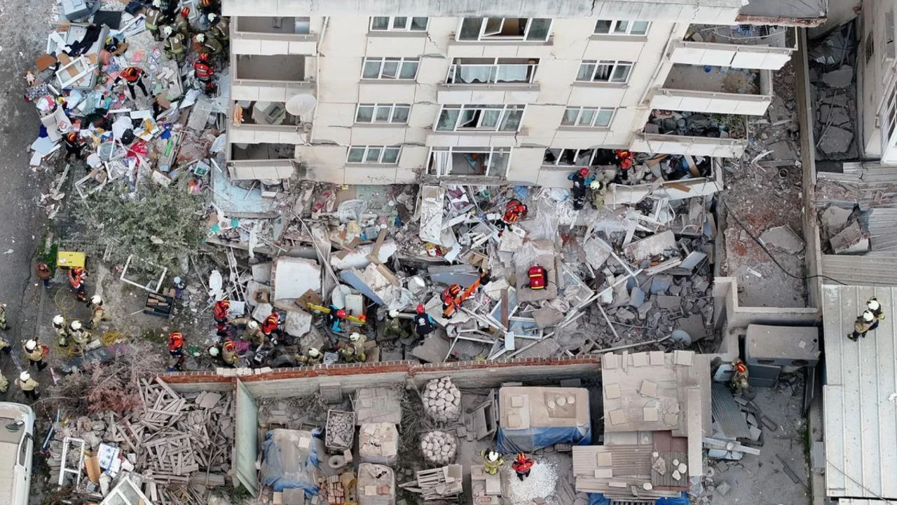 Son Dakika! Maltepe'de &Ccedil;&ouml;ken Bina Tam Olarak Nerede? 7 Katlı Bina Neden &Ccedil;&ouml;kt&uuml;?